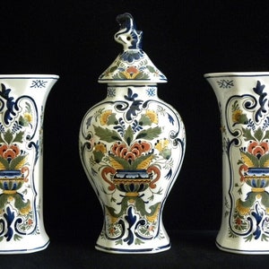 Royal Delft polychrome 1976/ 1977 handpainted three-piece kaststel: two beaker vases and covered pul Porceleyne Fles image 1