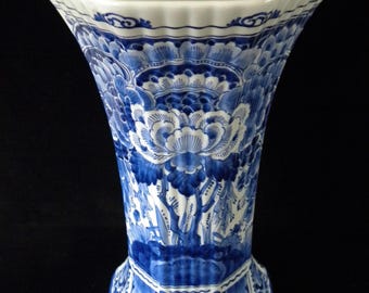 Royal Delft blue (1970) VERY LARGE handpainted flower vase with floral motive (Porceleyne Fles)