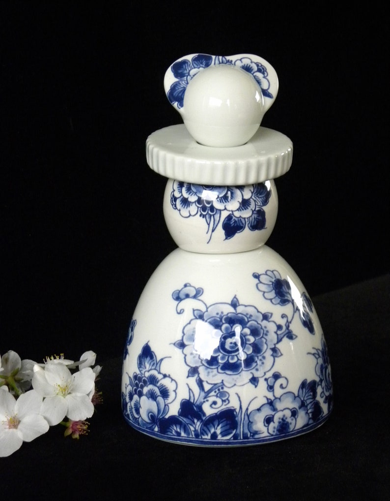 Royal Delft blue handmade Proud Mary Classic Flowers Porceleyne Fles, with gift box image 1