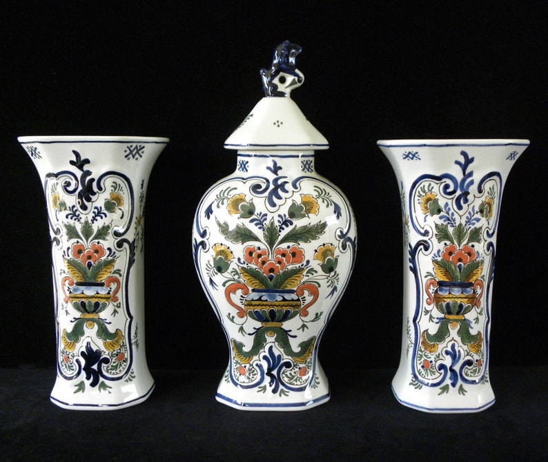 Royal Delft polychrome 1976/ 1977 handpainted three-piece kaststel: two beaker vases and covered pul Porceleyne Fles image 3