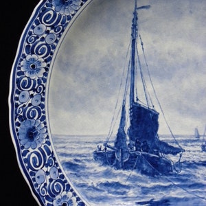 Royal Delft blue 1951 VERY LARGE handpainted plate razer, charger seascape with incoming ships, after H.W. Mesdag Porceleyne Fles image 2