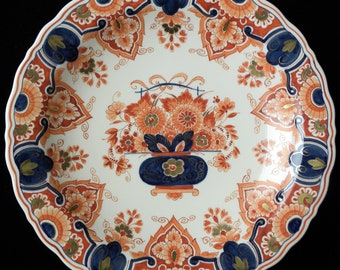 Royal Delft Pijnacker (1975) handpainted plate with floral motive (Porceleyne Fles)