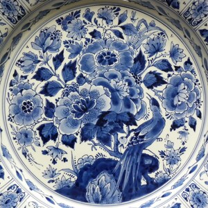 Royal Delft blue 1987 VERY LARGE handpainted commissioned plate with flowers and bird Porceleyne Fles, as new image 2