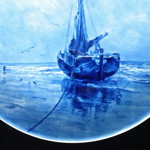 Royal Delft blue 1960 handpainted plate seascape with incoming ship after H.W. Mesdag Porceleyne Fles image 2