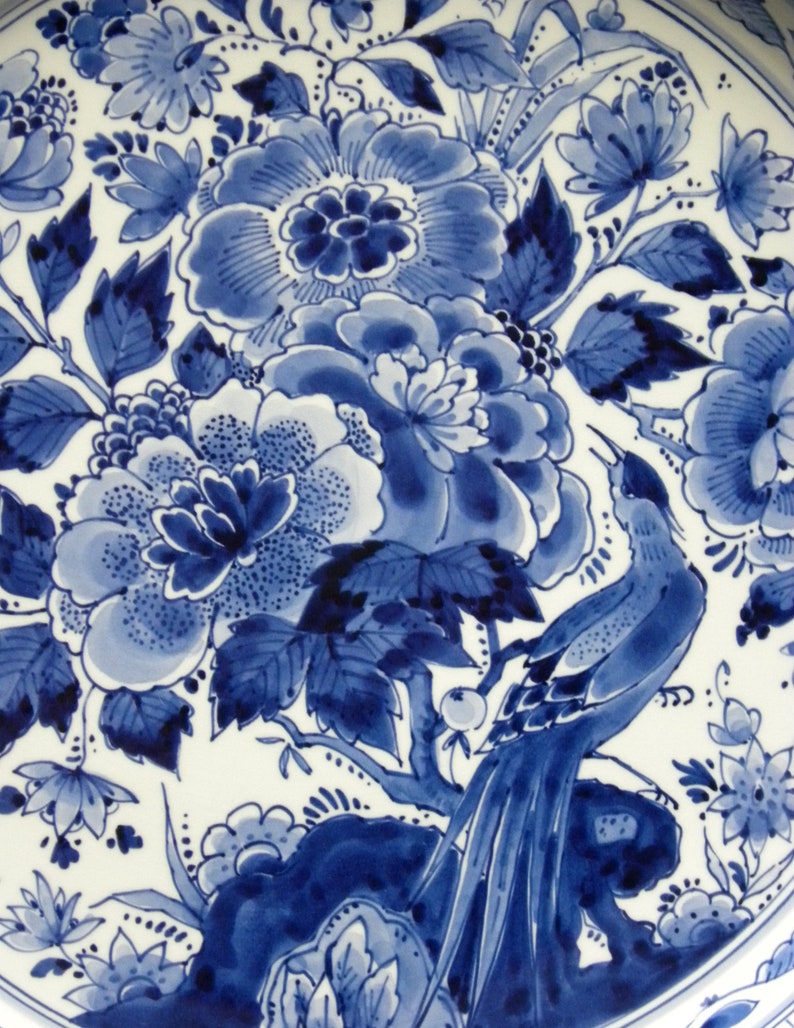 Royal Delft blue 1987 VERY LARGE handpainted commissioned plate with flowers and bird Porceleyne Fles, as new image 3