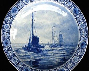 Royal Delft blue (1951) VERY LARGE handpainted plate (razer, charger) seascape with incoming ships, after H.W. Mesdag (Porceleyne Fles)