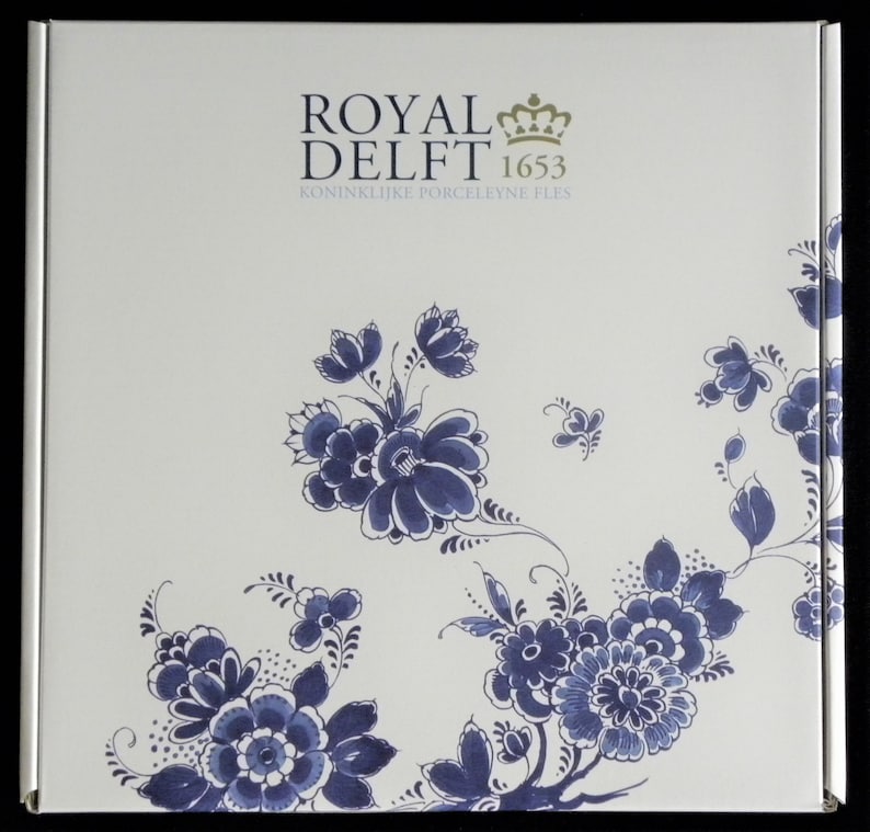 Royal Delft blue handmade Blueware plate with ships after Willem van de Velde Porceleyne Fles, with gift packaging image 6