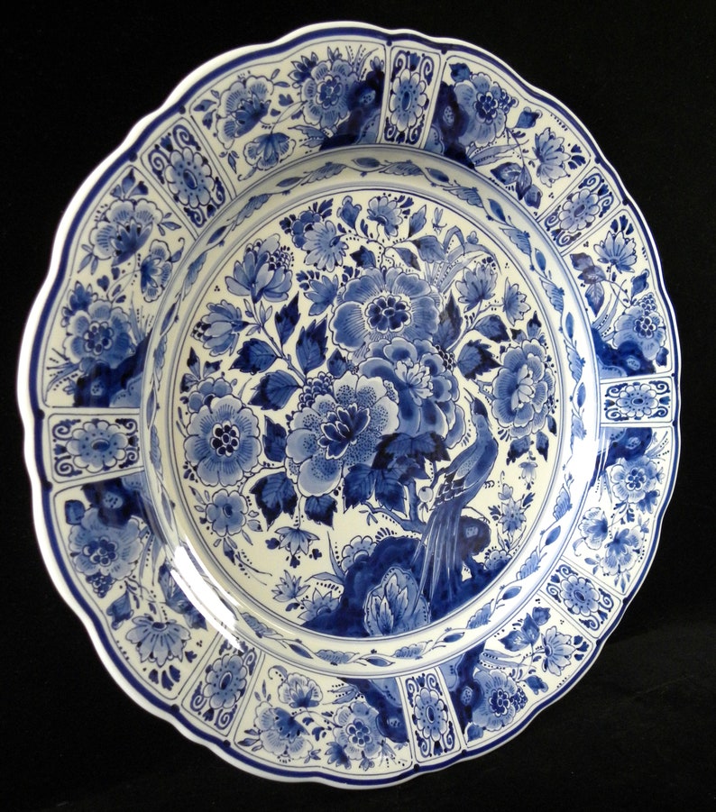 Royal Delft blue 1987 VERY LARGE handpainted commissioned plate with flowers and bird Porceleyne Fles, as new image 7