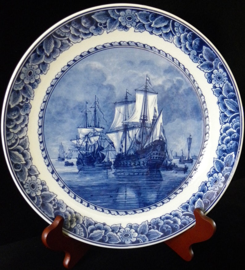 Royal Delft blue handmade Blueware plate with ships after Willem van de Velde Porceleyne Fles, with gift packaging image 1