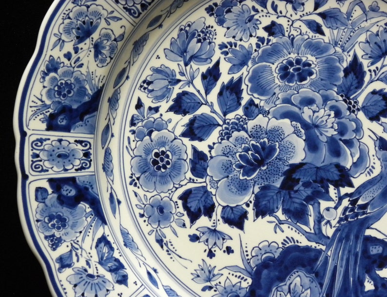 Royal Delft blue 1987 VERY LARGE handpainted commissioned plate with flowers and bird Porceleyne Fles, as new image 4