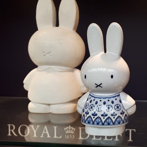 Royal Delft blue large handpainted Miffy Porceleyne Fles, with gift box デルフトブルーミッフィー image 3