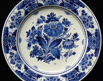 Royal Delft blue (1931) LARGE handpainted plate with floral motive (Porceleyne Fles)