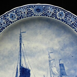 Royal Delft blue 1951 VERY LARGE handpainted plate razer, charger seascape with incoming ships, after H.W. Mesdag Porceleyne Fles image 3