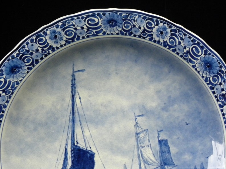 Royal Delft blue 1951 VERY LARGE handpainted plate razer, charger seascape with incoming ships, after H.W. Mesdag Porceleyne Fles image 3