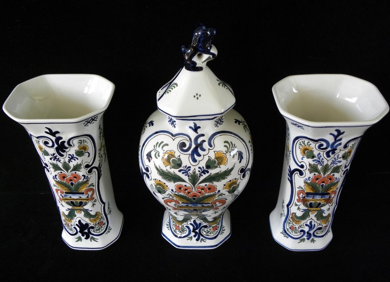 Royal Delft polychrome 1976/ 1977 handpainted three-piece kaststel: two beaker vases and covered pul Porceleyne Fles image 5