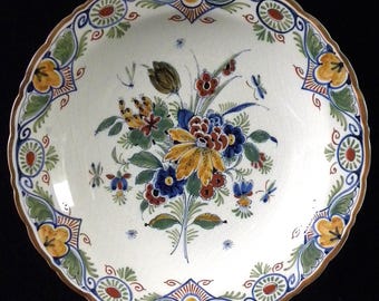 Royal Delft antique (1919) handpainted polychrome plate with floral decor (Porceleyne Fles)