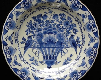 Royal Delft blue (1950) handpainted plate with flower basket and birds (Porceleyne Fles)