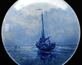 Royal Delft blue (1960) handpainted plate seascape with incoming ship after H.W. Mesdag (Porceleyne Fles)