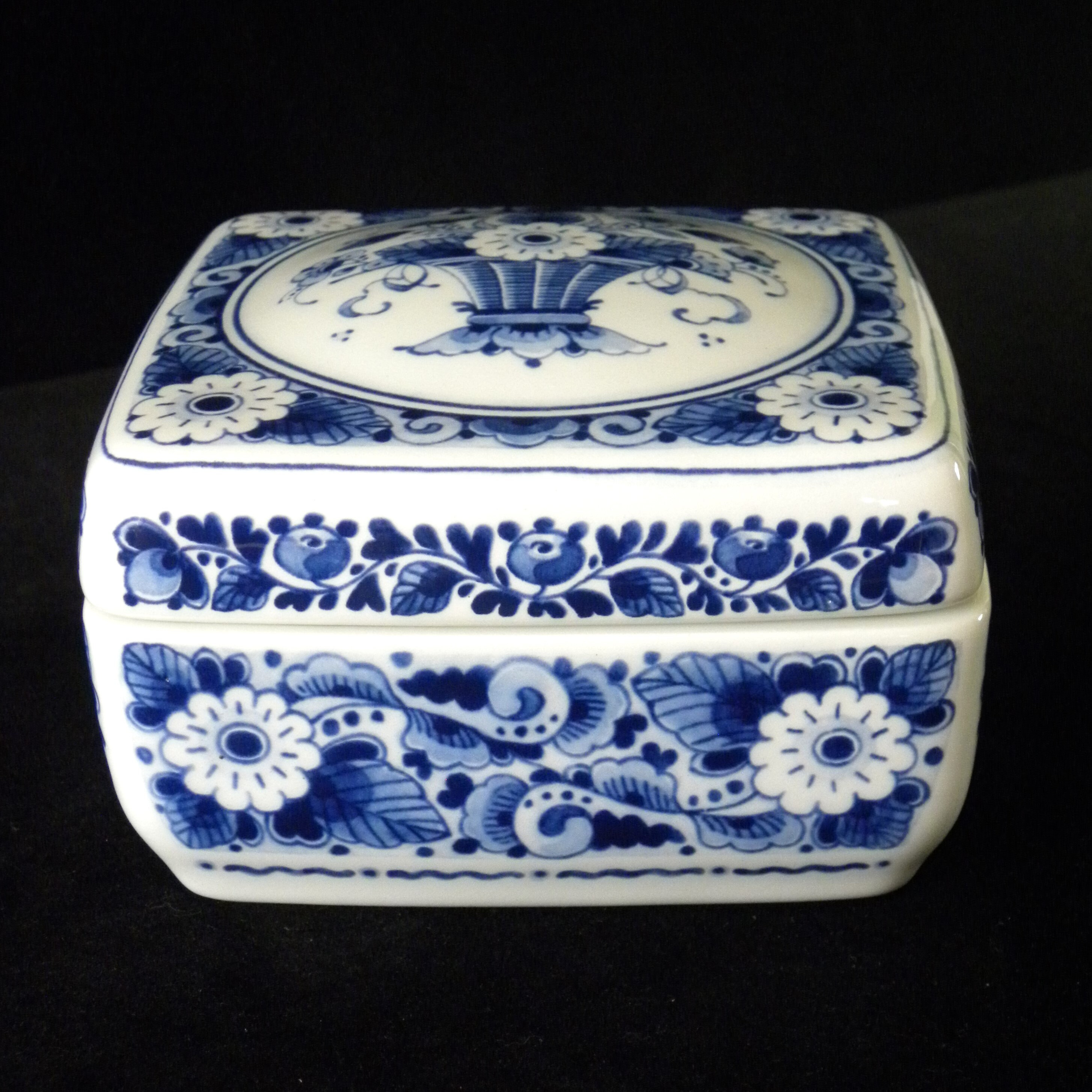 Royal Delft Blue Handmade Square Table Box With Floral Decoration ...