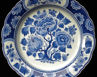 Royal Delft blue (1974) LARGE handpainted plate w. floral motive (Porceleyne Fles)