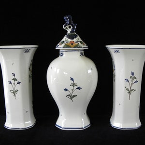 Royal Delft polychrome 1976/ 1977 handpainted three-piece kaststel: two beaker vases and covered pul Porceleyne Fles image 6