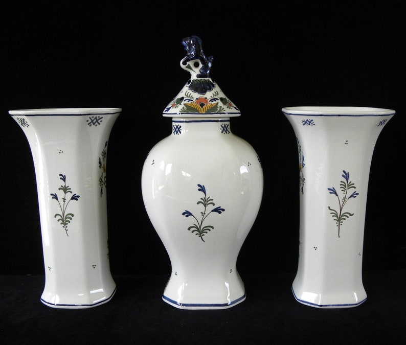 Royal Delft polychrome 1976/ 1977 handpainted three-piece kaststel: two beaker vases and covered pul Porceleyne Fles image 6