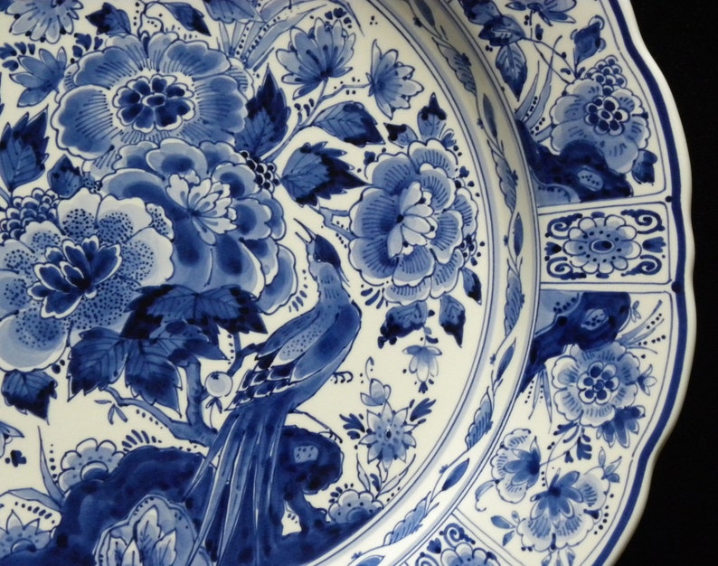 Royal Delft blue 1987 VERY LARGE handpainted commissioned plate with flowers and bird Porceleyne Fles, as new image 5