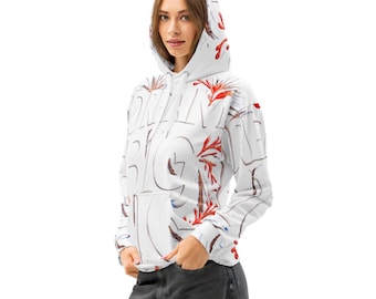 Könnte beinhalten: Weißer Kapuzenpullover mit einem abstrakten Design mit roten und braunen floralen Elementen und großen, stilisierten Buchstaben. Der Hoodie hat eine Kapuze mit Kordelzug und eine Vordertasche. Das Design ist künstlerisch und auffällig.