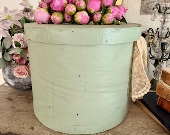 Magnifique boîte de rangement surdimensionnée surdimensionnée en bois pour garde-manger de ferme en bois avec peinture originale vert cottage shabby chic ferme