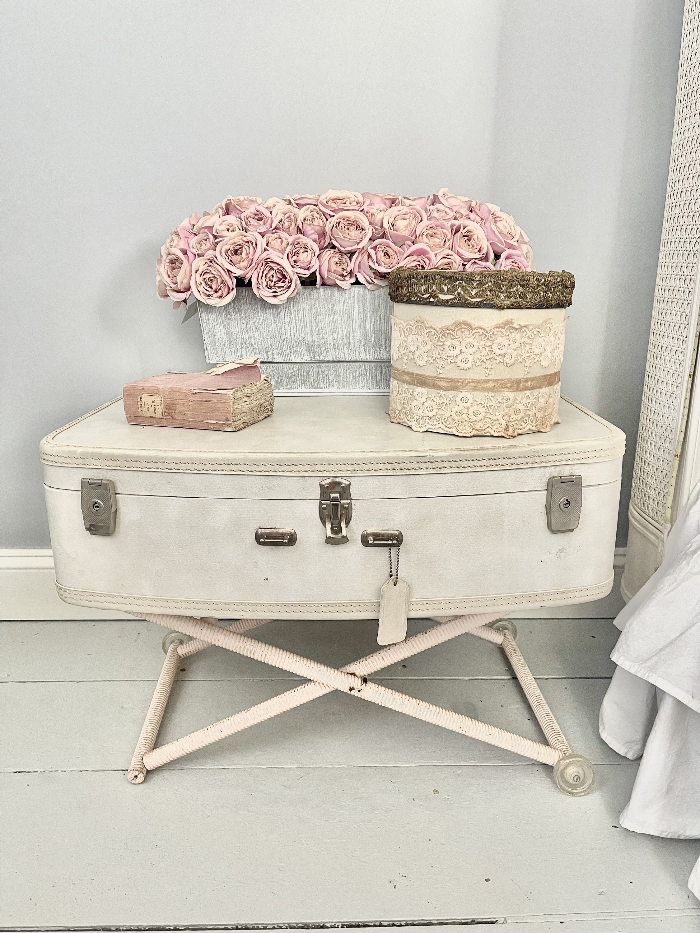 Fabulous Oversized Vintage Shabby Chic Suitcase White With