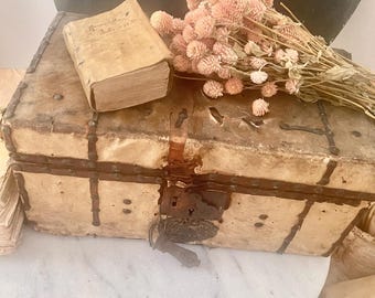Rare late 18th century leather and wood nailhead tattered tabletop trunk old primitive collective decor incredible