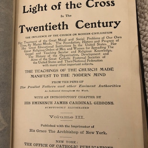 Zeldzame bijbelreferentie &quot;The light of the Cross&quot; uit 1905, hardcover op volledige boekgrootte met originele kunst