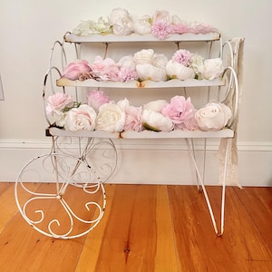 Soooo fabelhafter 1940er Metallchippy rustikaler Tee- / Blumenwagen - Shabby