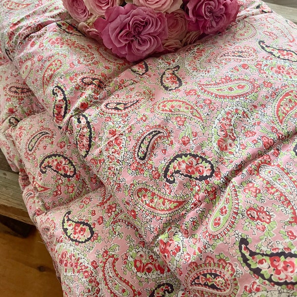 The most Gorgeous rare early larger!! vintage plump pink paisley with roses true eiderdown quilt