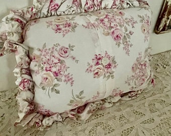 Rachel Ashwell - Coussin beauté blush Simply Shabby Chic à volants