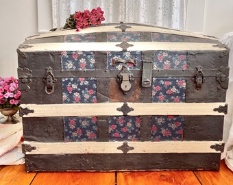 Old Farmhouse large 19th century blanket chest / steamer trunk ditsy Farmhouse florals  on castors/ shabby chic gorgeous