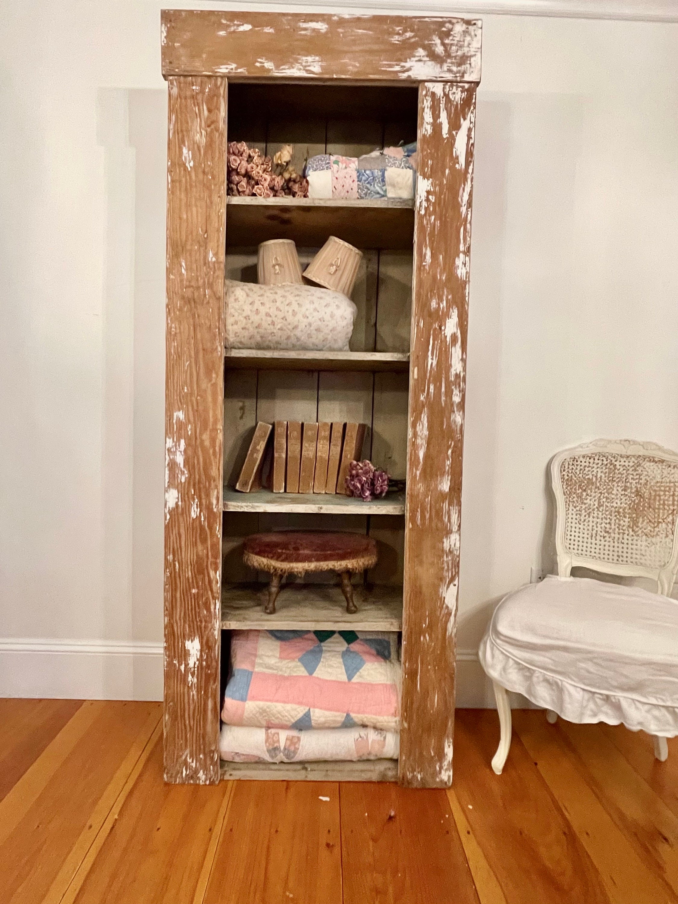 Wardrobe for online blankets
