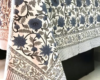 Nappe en coton florale bleue et blanche artisanale haut de gamme | Nappe de table bohème imprimée à la main, décoration de mariage à la ferme, pique-nique et décoration d'intérieur