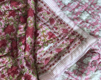 Luxury Block Print Pink Floral Comforter, Handmade Cotton Quilt, Floral Bedding Throw, Warm Boho Quilt with 2 Shams, Cozy Bedding Set