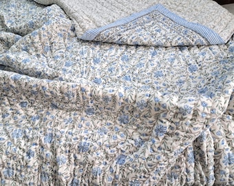 Edredón de algodón estampado a mano, cubrecama botánico azul empolvado, manta reversible Kantha india