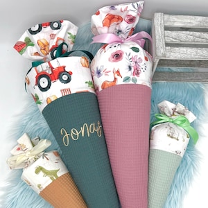 Cornet d'école personnalisable en piqué gaufré et popeline/cadeau/inscription scolaire/cornet garderie/cornet bonbons/fait main/coussin/rentrée scolaire/unique