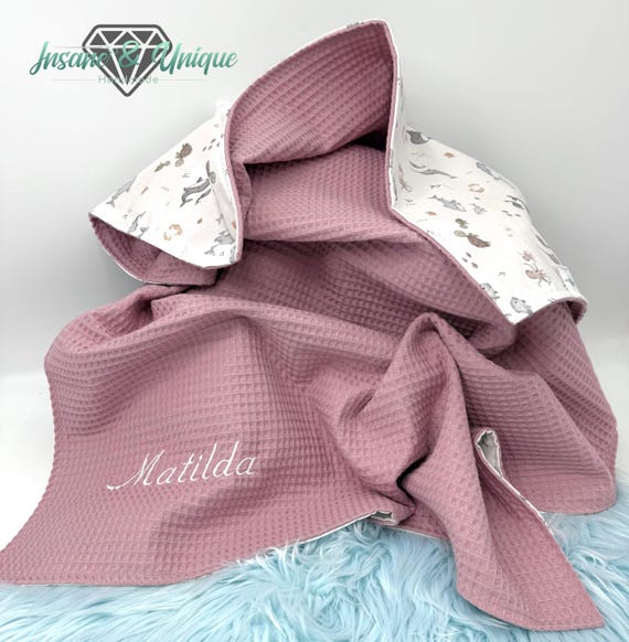 Babydecke mit Namen – personalisierbar – Waffelpique/Popeline – Geschenk Geburt/Taufe – Kuscheldecke Baby