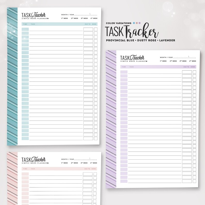 Pu&ograve; includere: Tre pagine di tracciamento delle attivit&agrave; stampabili con un design semplice. Le pagine sono di colori diversi: azzurro, rosa tenue e lavanda. Ogni pagina ha un'intestazione che dice "TASK Tracker" e include una sezione per il mese e l'anno, nonch&eacute; colonne per l'attivit&agrave;, la data di scadenza e l'attivit&agrave; completata.