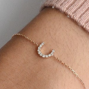 Lucky Horseshoe Bracelet / Diamond Horseshoe Charm Bracelet / Bracelet for Women /18k Gold Filled Mini Delicate Chain Bracelet / Lucky