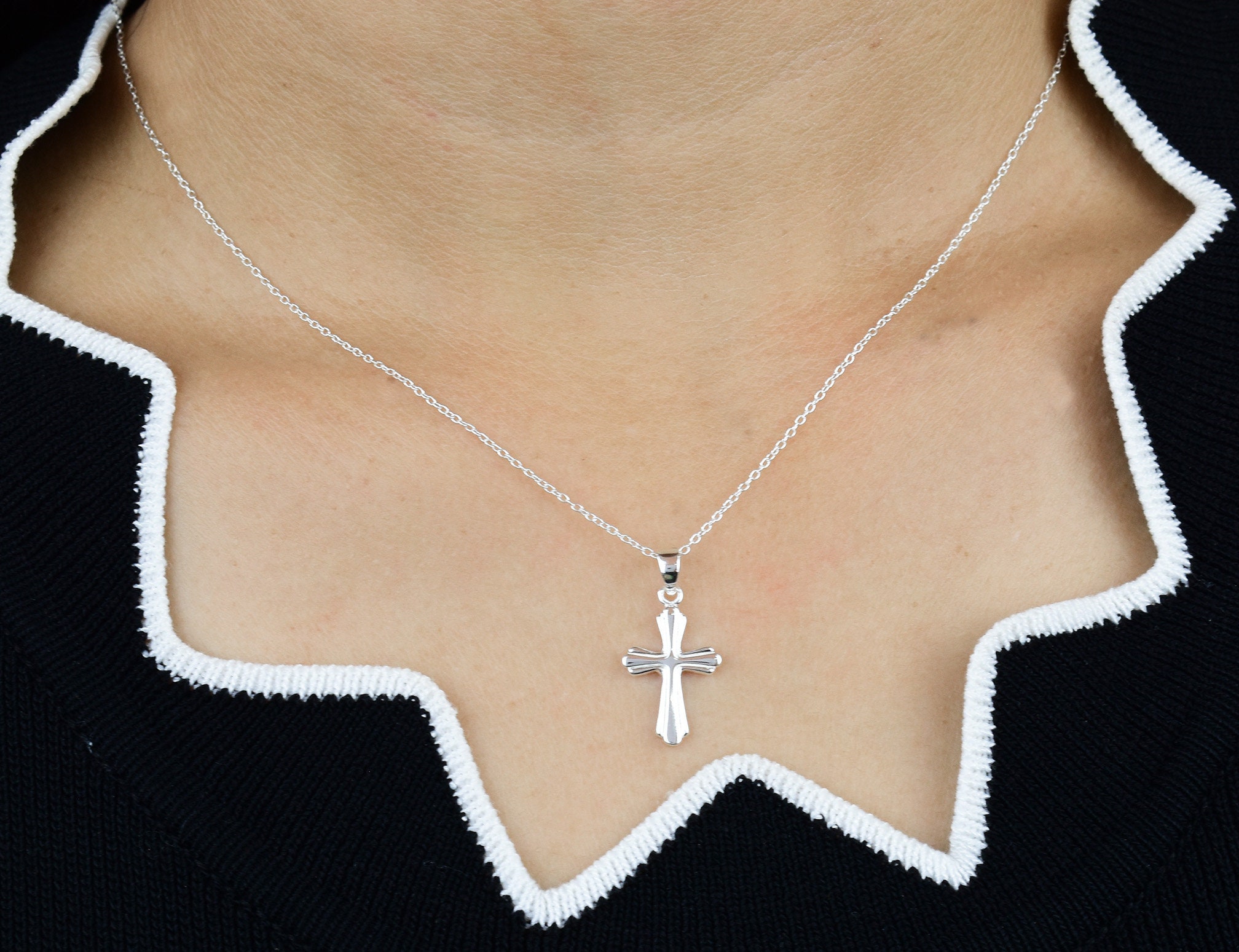 Simple cross pendant Clearance