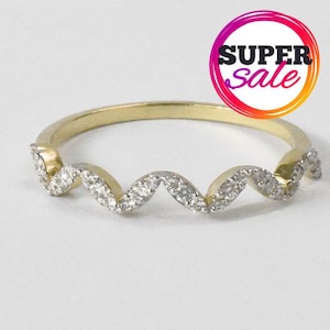Aliança de casamento delicada com diamantes: Anel empilhável de meia eternidade em ouro 18K