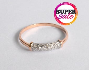 Anillo de media eternidad de oro auténtico de 18k, 14k y 10k con delicados diamantes micro pavé.