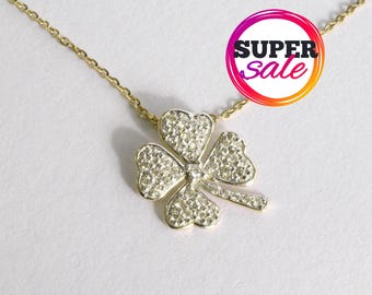 Collana vintage a forma di quadrifoglio riempita in oro 18 carati con intarsi in conchiglia bianca e zirconi cubici scintillanti, 19,5x14,5 mm - Italia