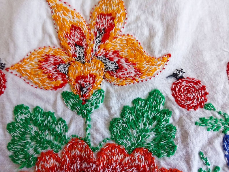Vintage towel Floral tapestry Ethnic folk art Embroidered towel USSR 1970s Home decor Traditional handmade needlework