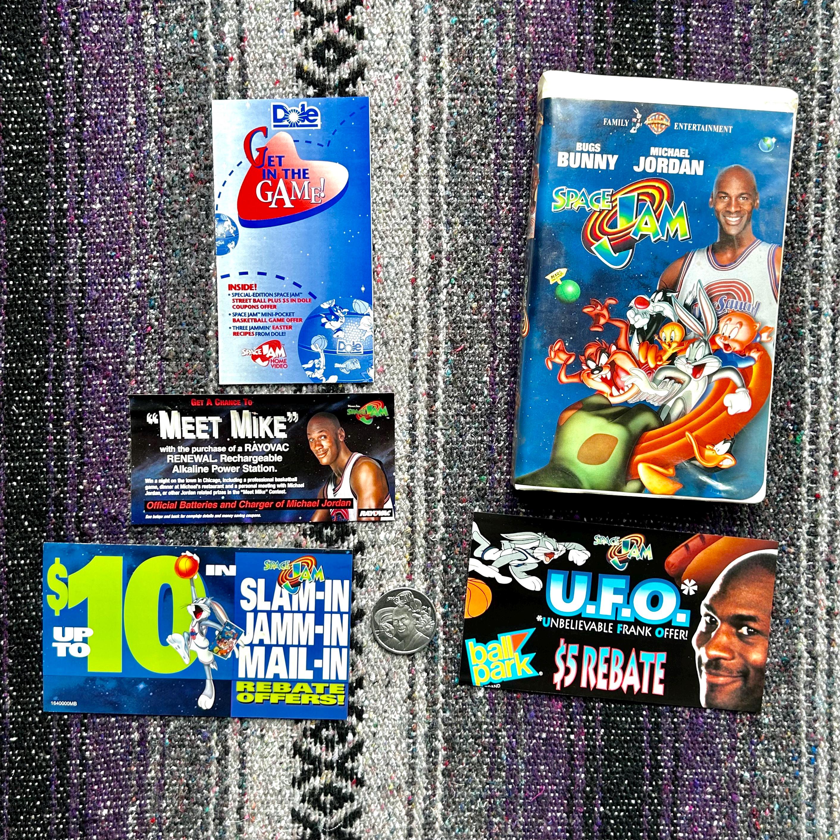 Space Jam (VHS, 1997) Clamshell Movie With Coin and Original